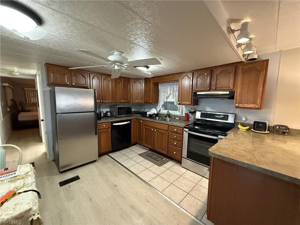 539 Poinsettia LN # 152, NAPLES FL 34114-8