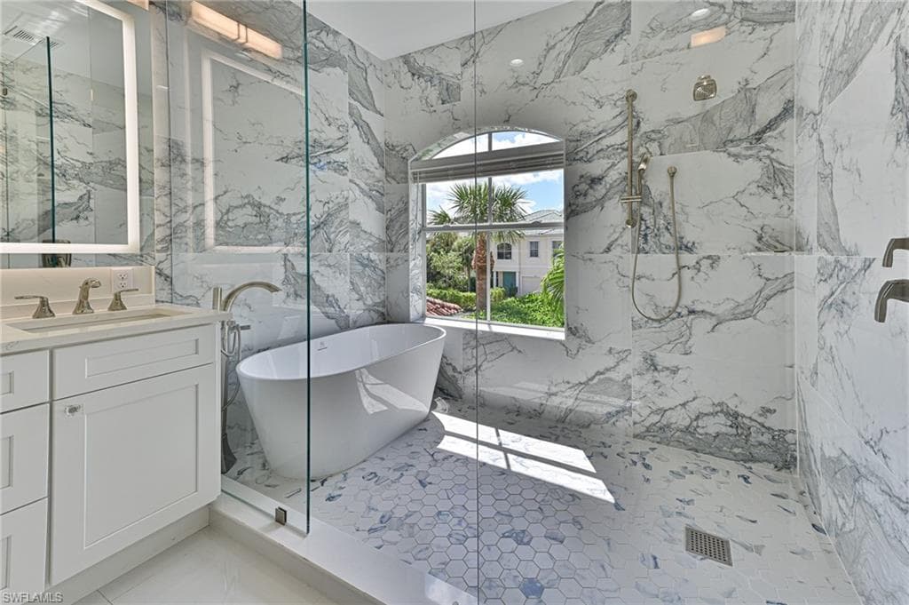 9226 Estero River CIR, ESTERO FL 33928-32