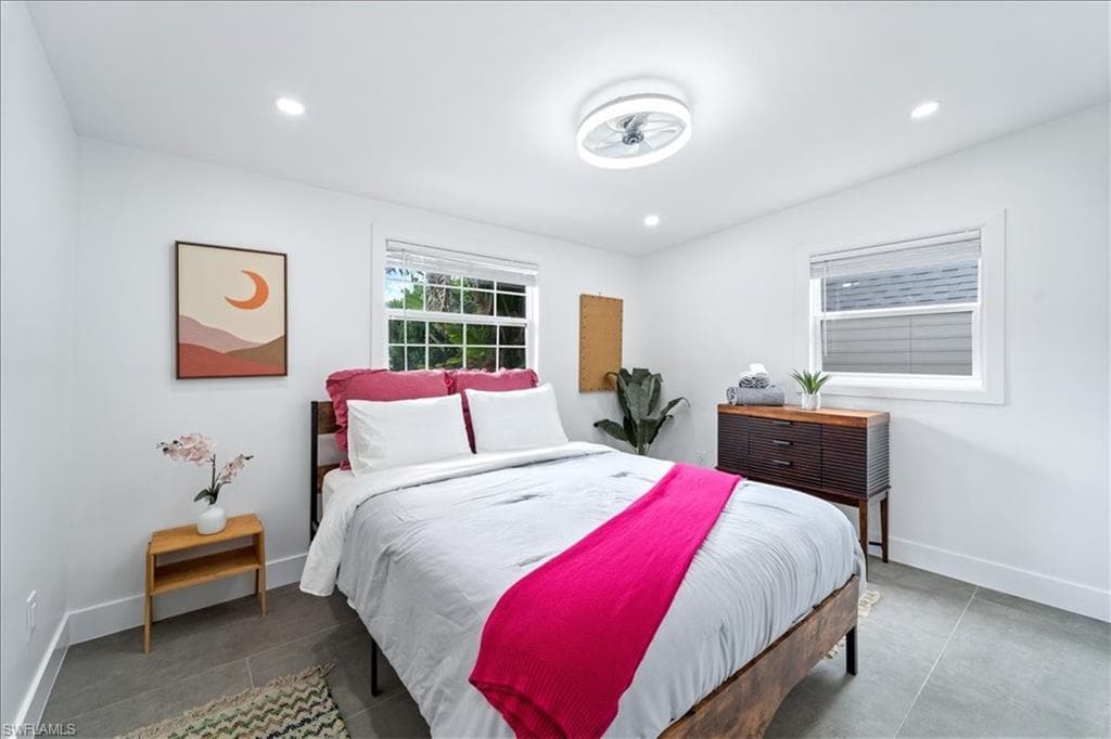 2123 Holiday LN, NAPLES FL 34104-22