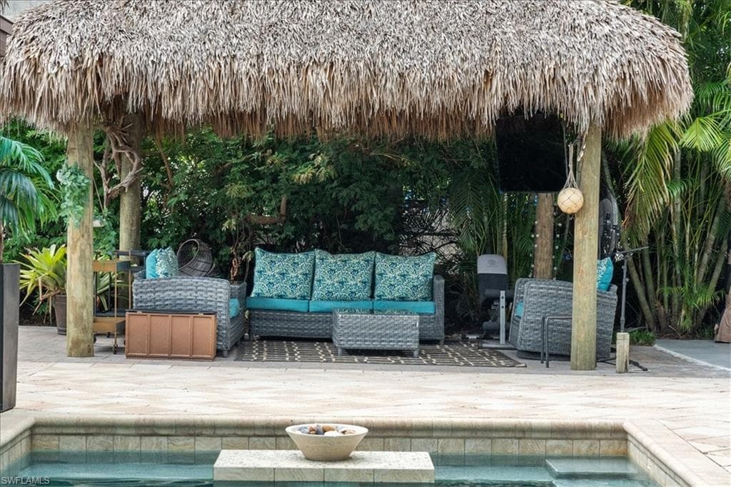 2123 Holiday LN, NAPLES FL 34104-41