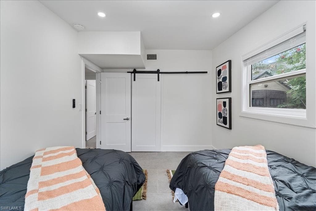 2123 Holiday LN, NAPLES FL 34104-25