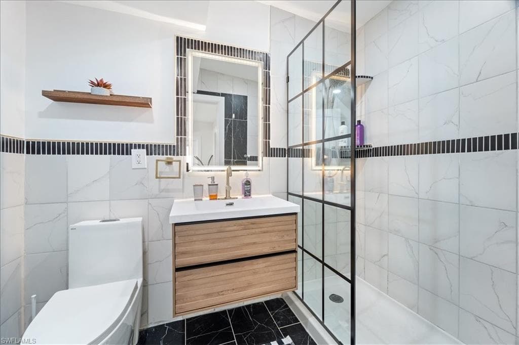 2123 Holiday LN, NAPLES FL 34104-21