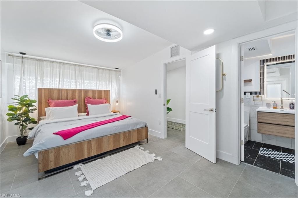 2123 Holiday LN, NAPLES FL 34104-19