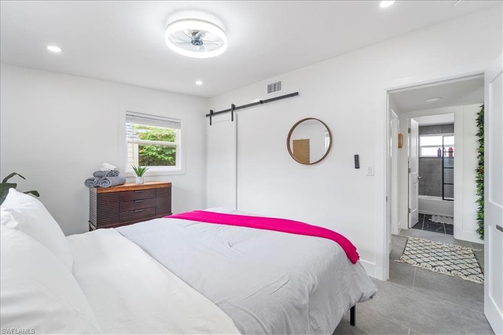 2123 Holiday LN, NAPLES FL 34104-23