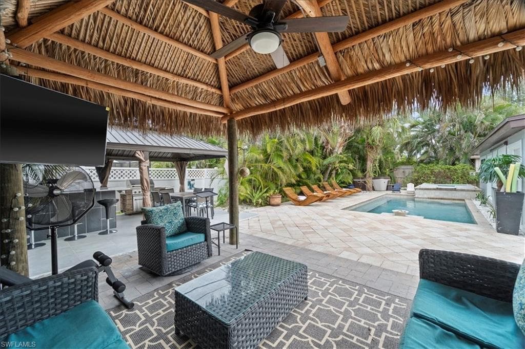 2123 Holiday LN, NAPLES FL 34104-29