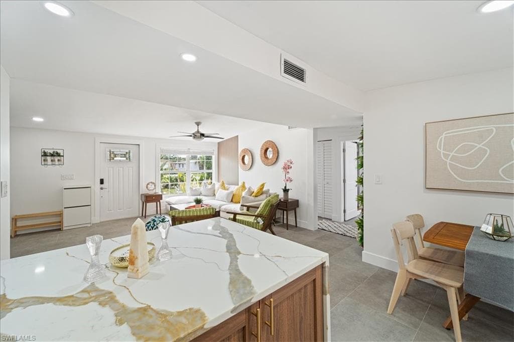 2123 Holiday LN, NAPLES FL 34104-17