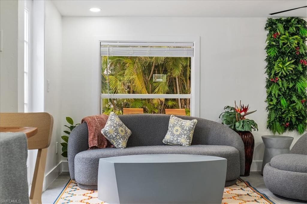 2123 Holiday LN, NAPLES FL 34104-14