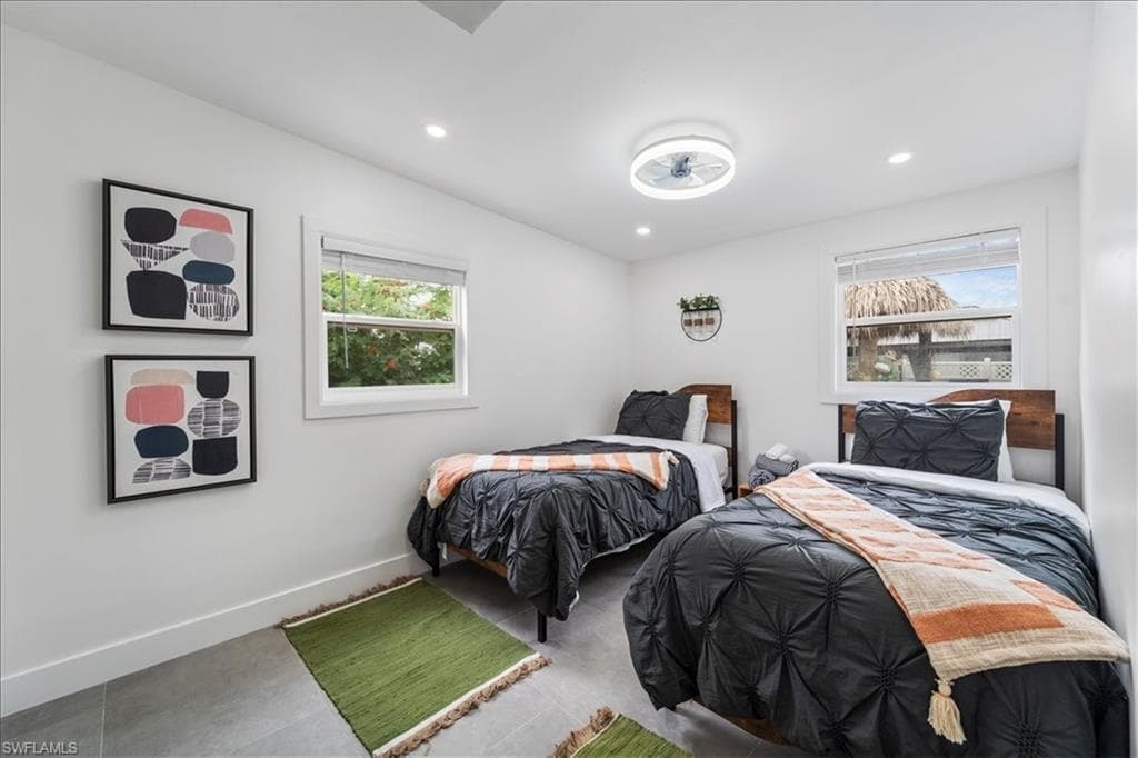 2123 Holiday LN, NAPLES FL 34104-24