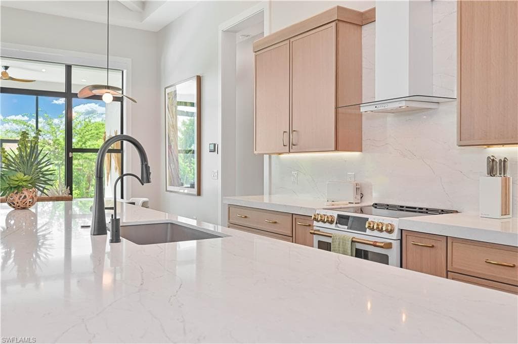 818 93rd AVE N, NAPLES FL 34108-12