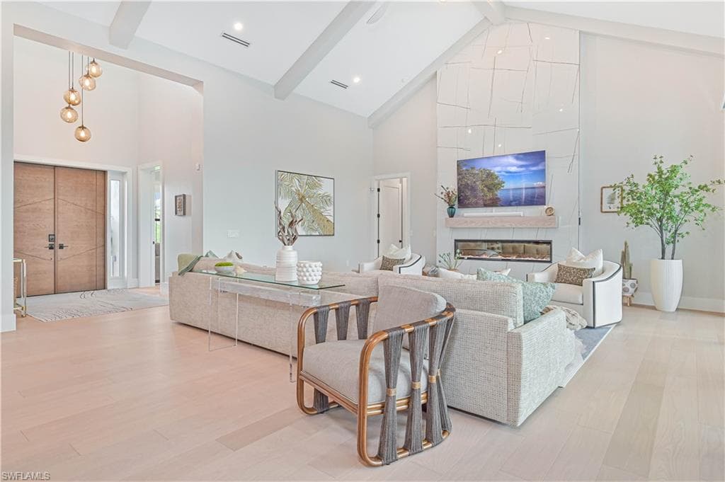 818 93rd AVE N, NAPLES FL 34108-8