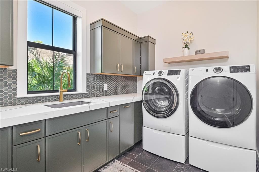 818 93rd AVE N, NAPLES FL 34108-37