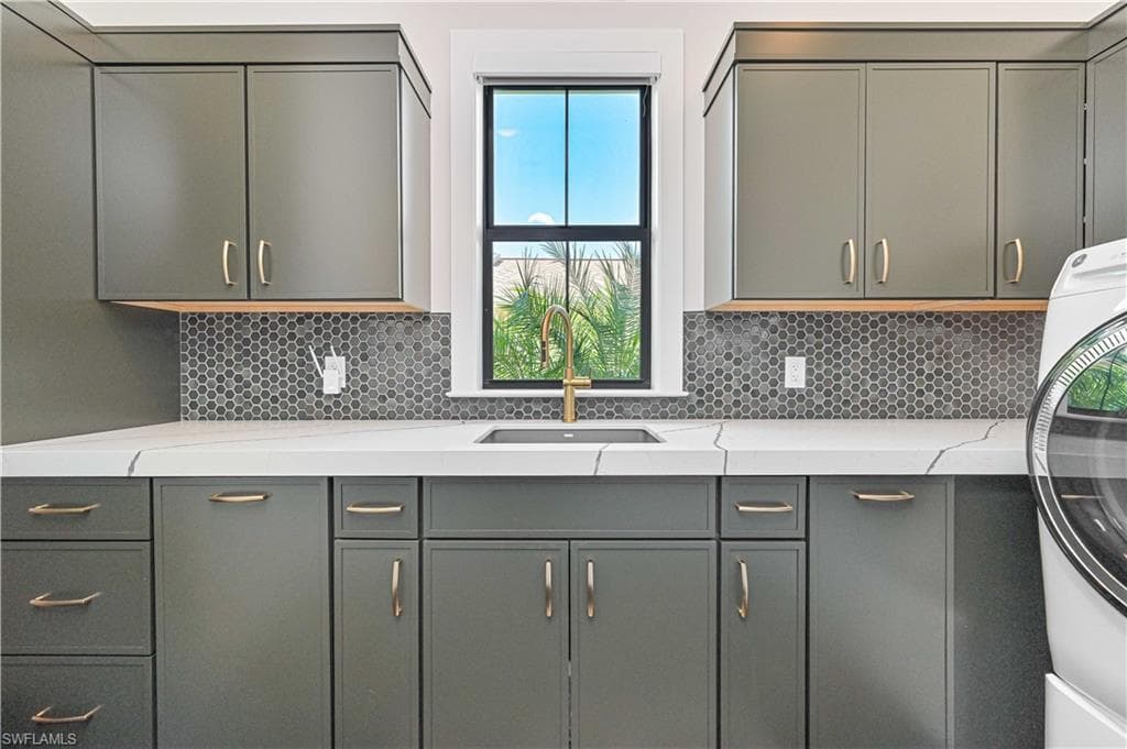 818 93rd AVE N, NAPLES FL 34108-38