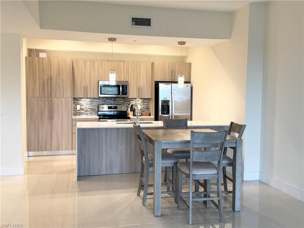 15901 Royal Pointe LN # 405, FORT MYERS FL 33908-1