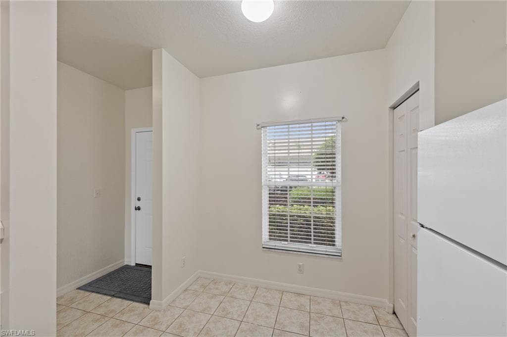 3250 Cypress Glen WAY # 406, NAPLES FL 34109-9