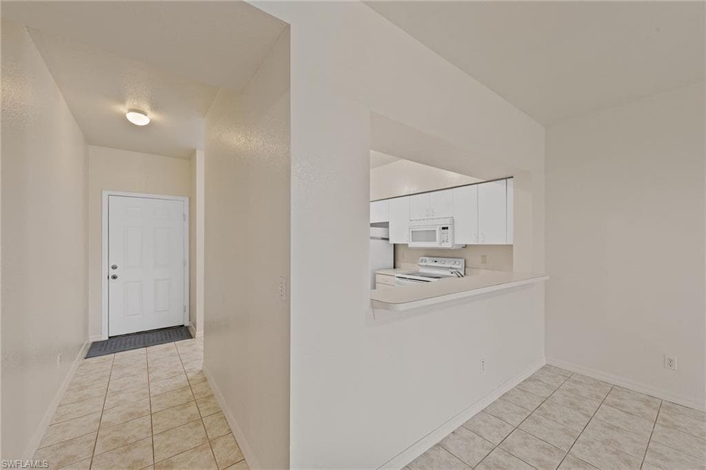 3250 Cypress Glen WAY # 406, NAPLES FL 34109-10