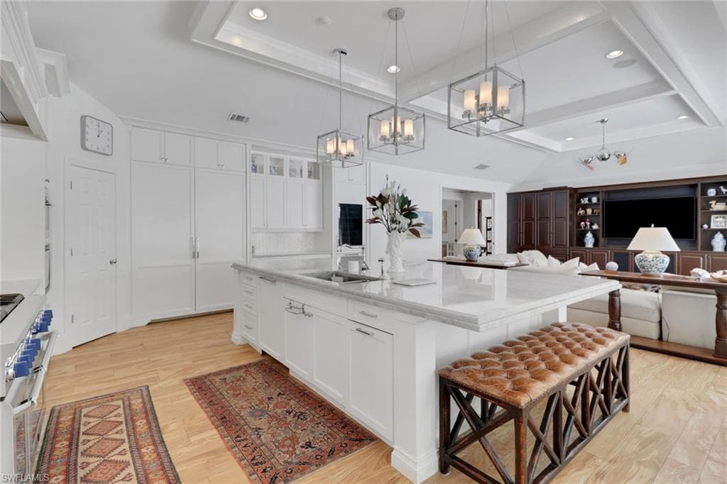 13101 Pond Apple DR E, NAPLES FL 34119-9