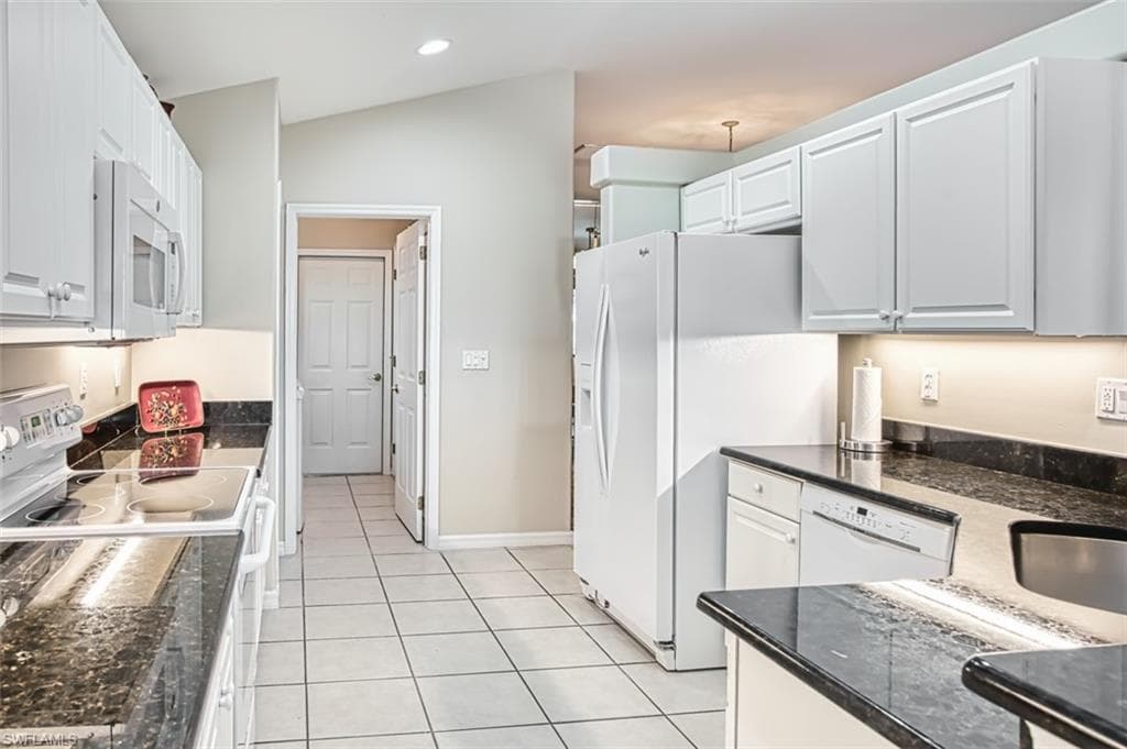 9211 Independence WAY, FORT MYERS FL 33913-14