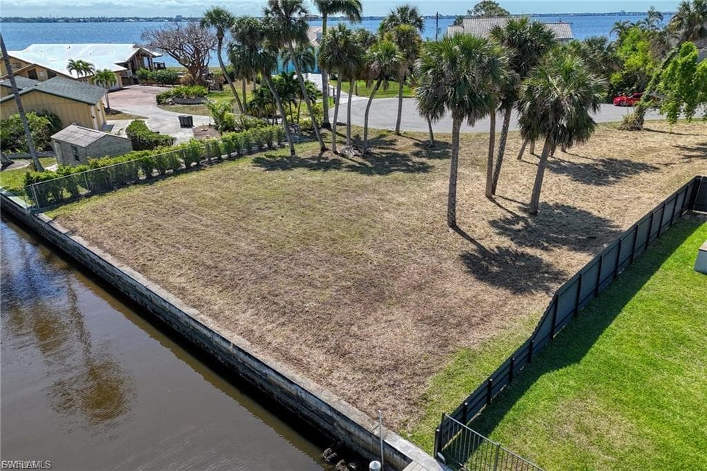 1806 MARINA CIR-10