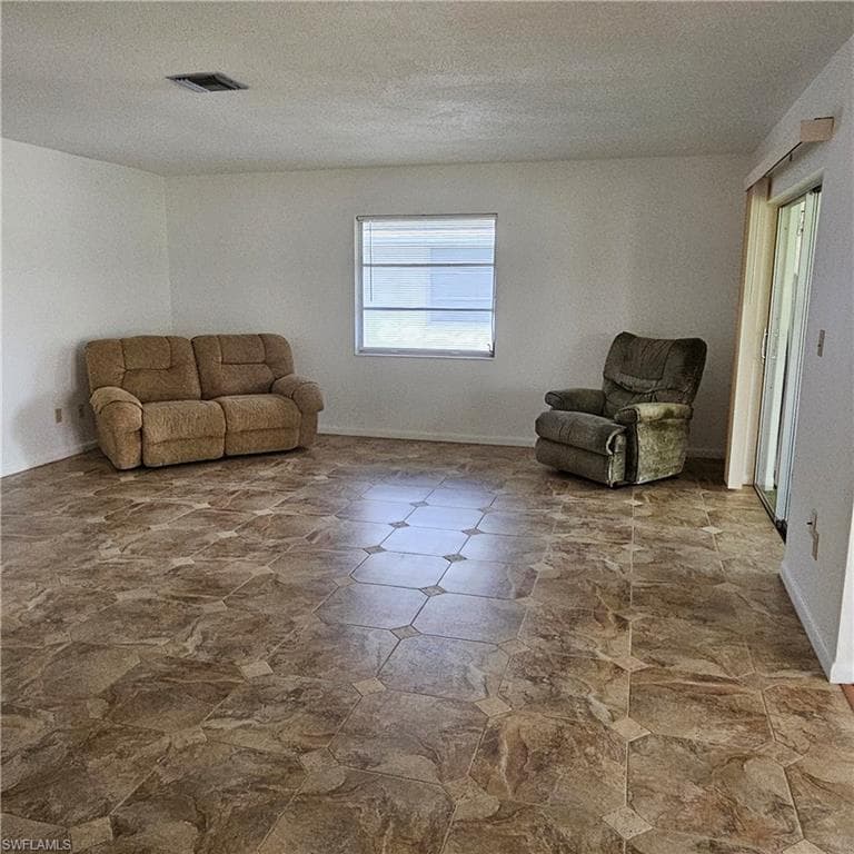 317 Maycrest RD, LEHIGH ACRES FL 33936-2