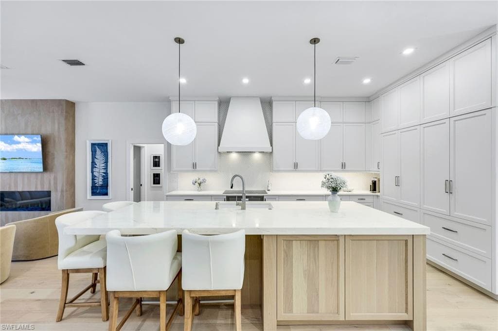 237 Charleston CT, NAPLES FL 34110-5