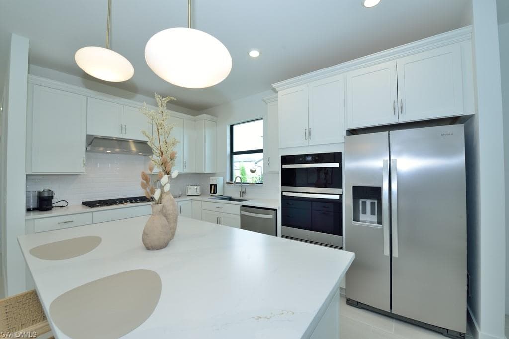 1904 Sierra CT, NAPLES FL 34120-7