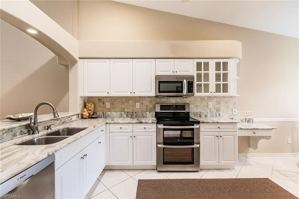 8440 Ibis Cove CIR # B260, NAPLES FL 34119-22