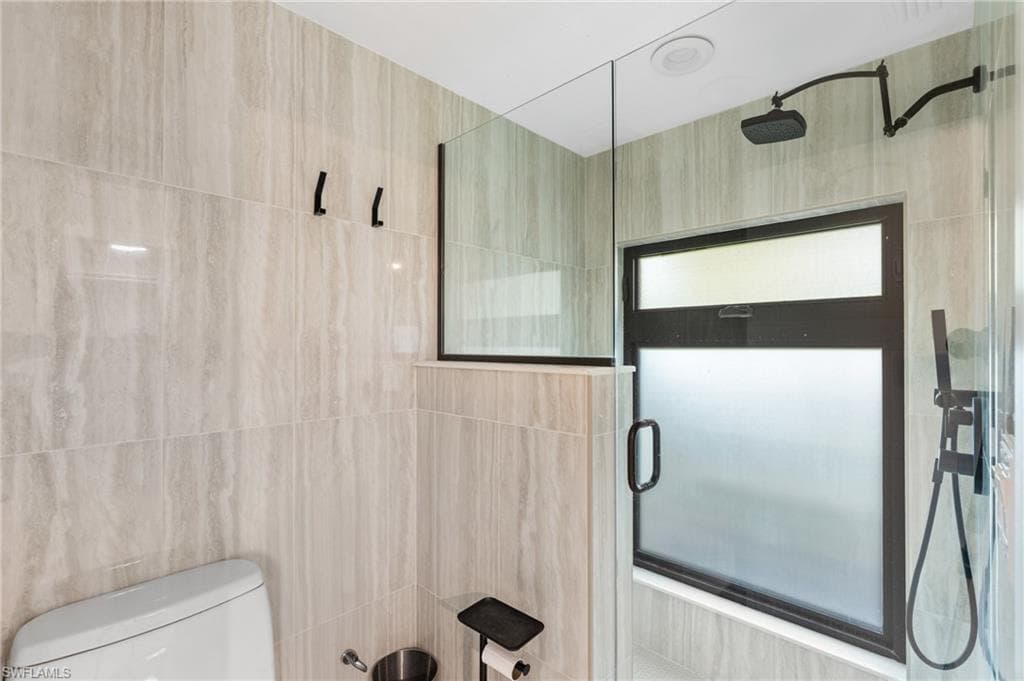 15600 Light Blue CIR, FORT MYERS FL 33908-32