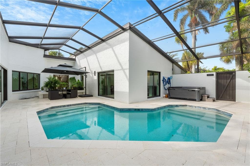 15600 Light Blue CIR, FORT MYERS FL 33908-39