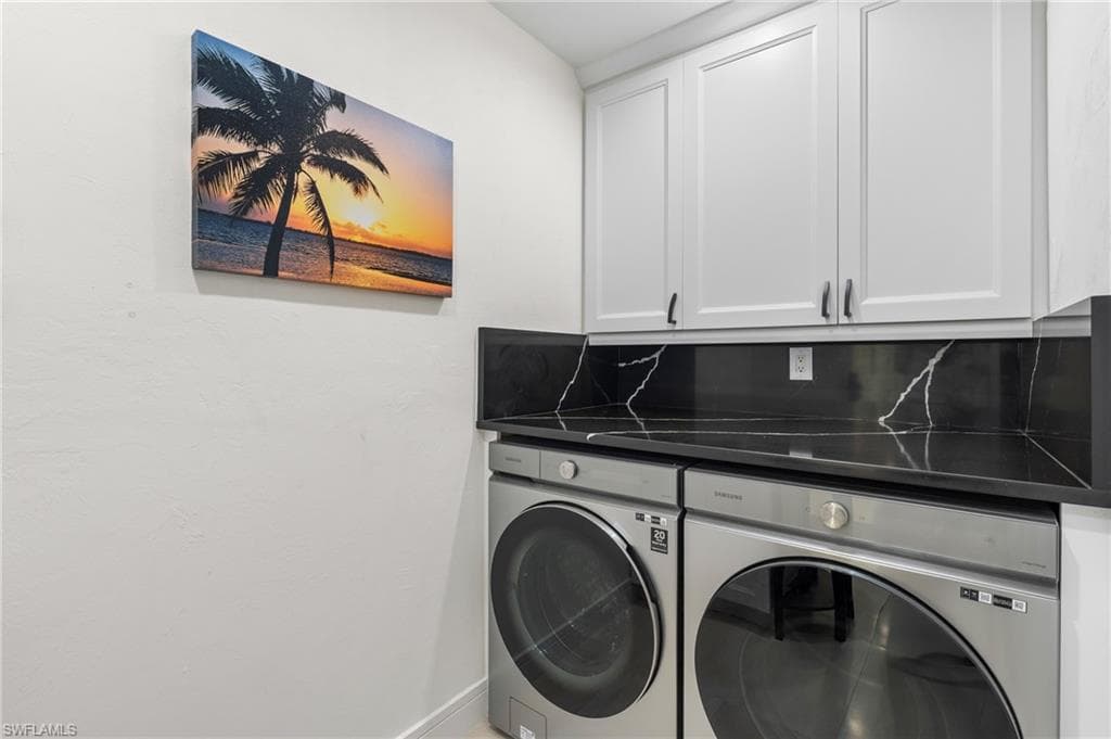 15600 Light Blue CIR, FORT MYERS FL 33908-38