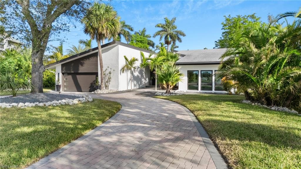 15600 Light Blue CIR, FORT MYERS FL 33908-3