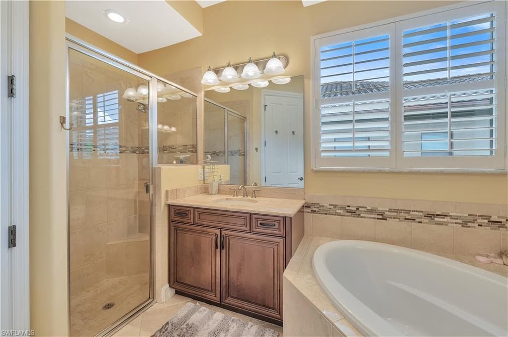 15903 Secoya Reserve CIR, NAPLES FL 34110-23