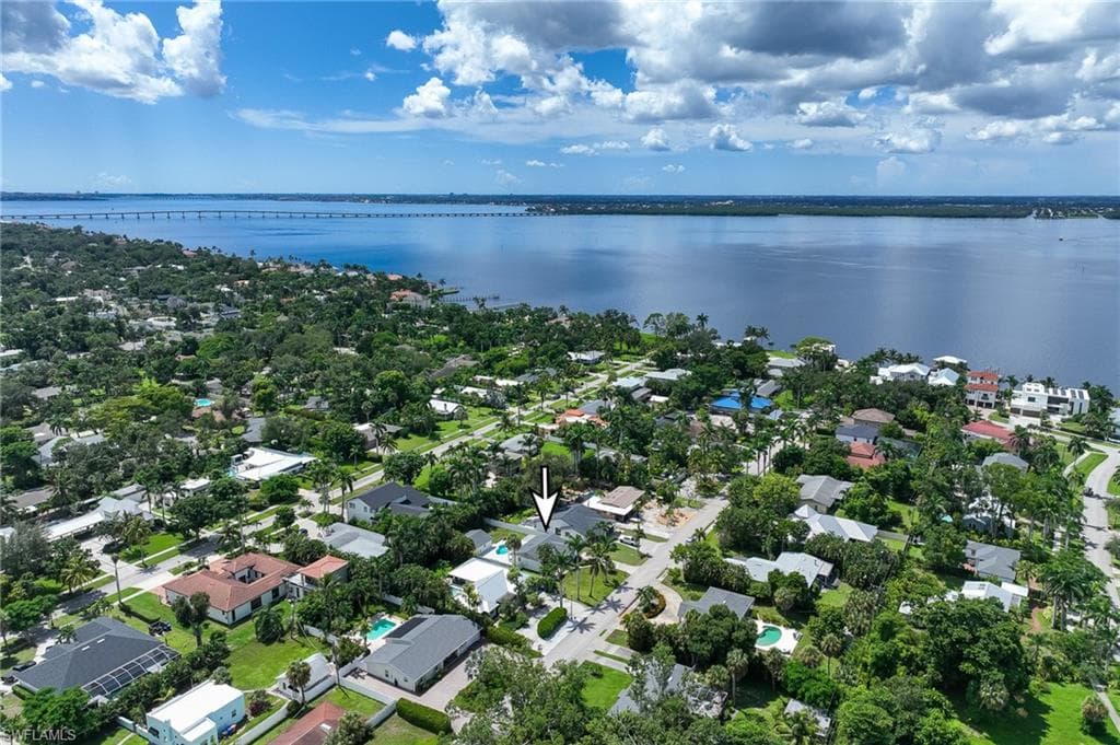 1342 Alhambra DR, FORT MYERS FL 33901-19