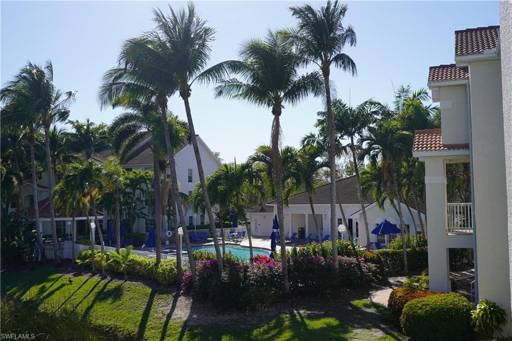 4720 Saint Croix LN # 136, NAPLES FL 34109-2