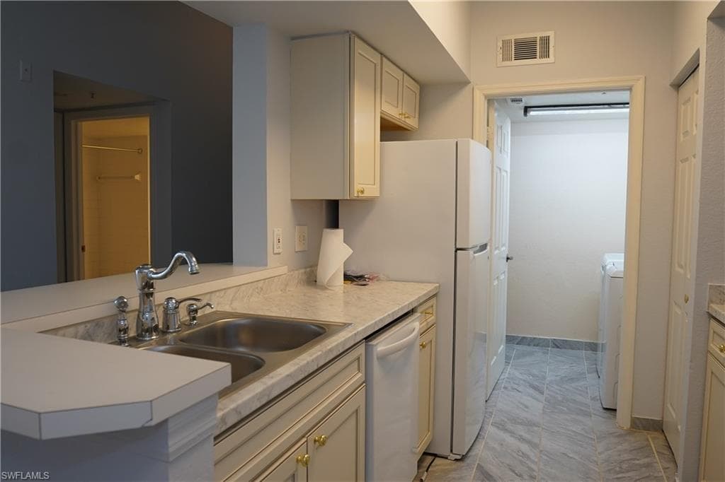 4720 Saint Croix LN # 136, NAPLES FL 34109-3