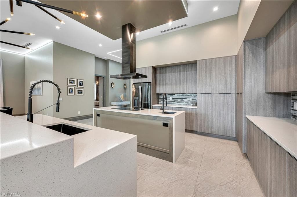 836 Miramar CT, CAPE CORAL FL 33904-15