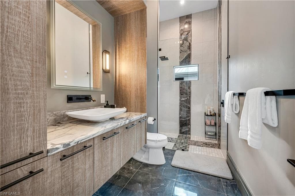 836 Miramar CT, CAPE CORAL FL 33904-25