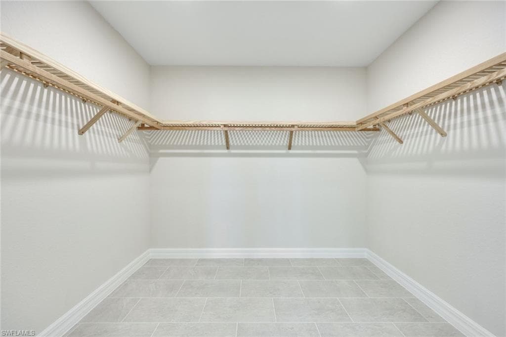 273 Indies DR E 102-9