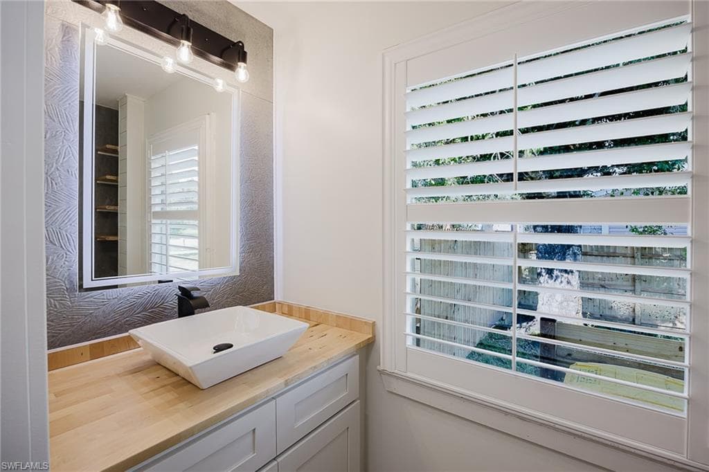 213 W McKenzie ST, PUNTA GORDA FL 33950-25