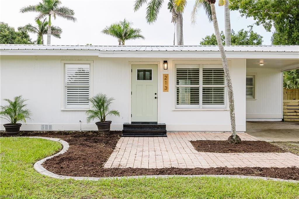 213 W McKenzie ST, PUNTA GORDA FL 33950-39