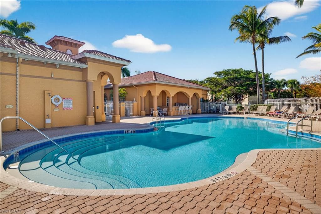 15585 Ocean Walk CIR # 215, FORT MYERS FL 33908-21