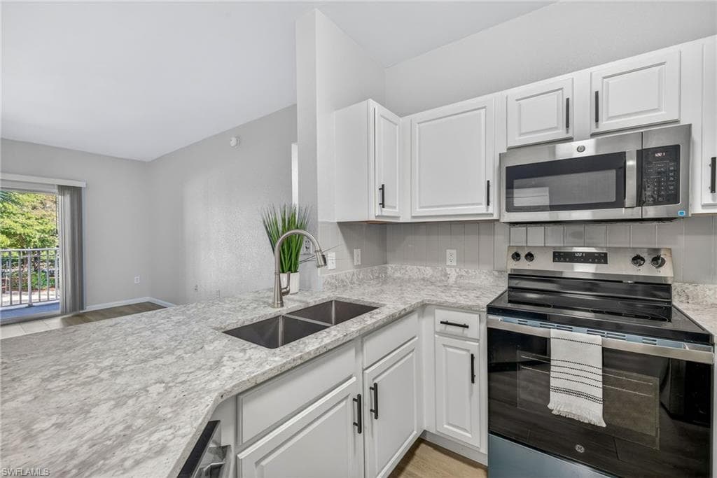 15585 Ocean Walk CIR # 215, FORT MYERS FL 33908-2