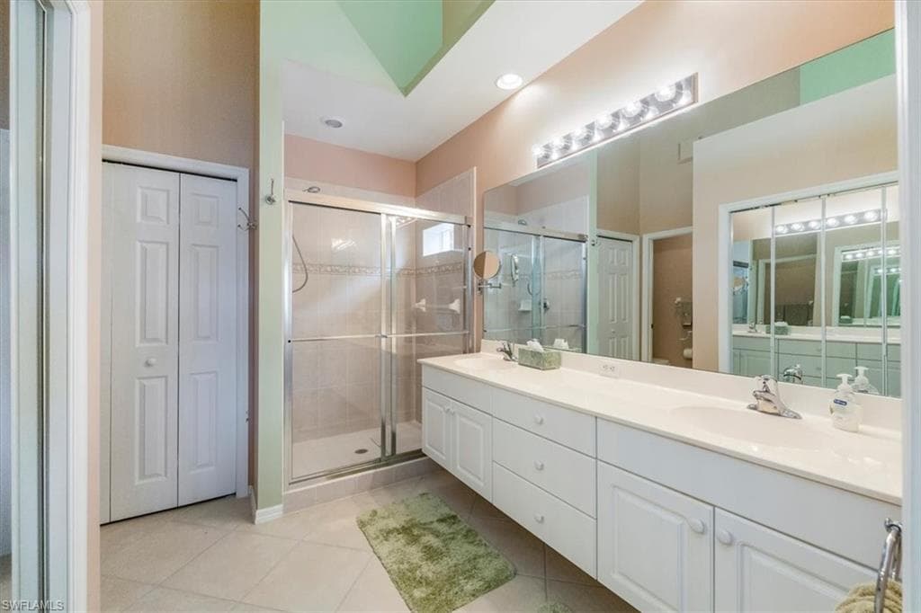 2381 Hidden Lake CT # 8202, NAPLES FL 34112-25