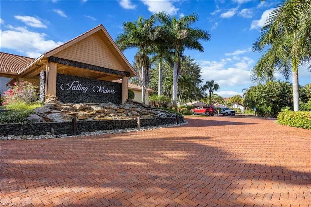 2381 Hidden Lake CT # 8202, NAPLES FL 34112-33