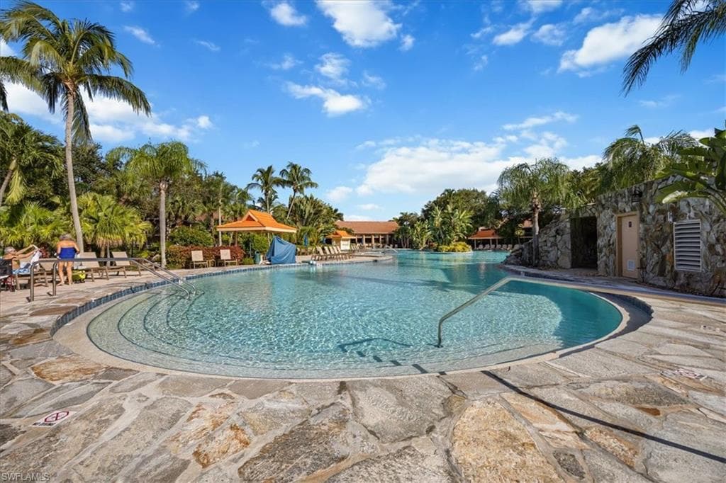 2381 Hidden Lake CT # 8202, NAPLES FL 34112-40