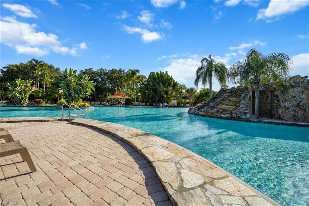 2381 Hidden Lake CT # 8202, NAPLES FL 34112-39