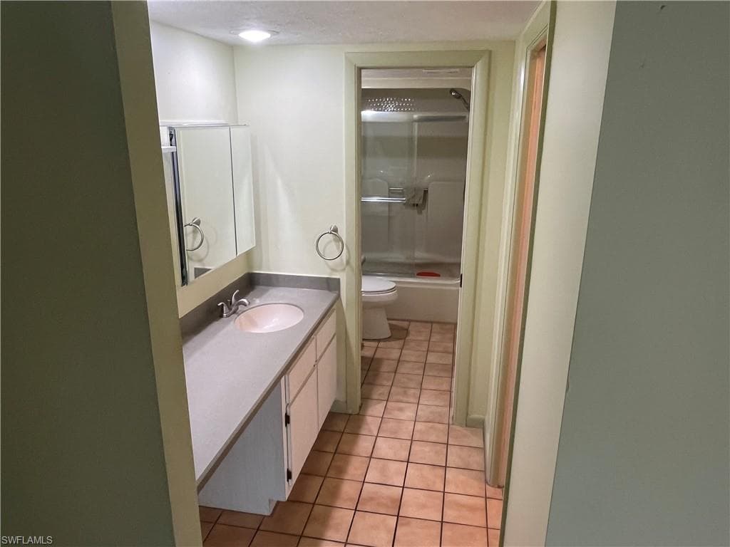 4002 SE 20th PL # 4, CAPE CORAL FL 33904-25