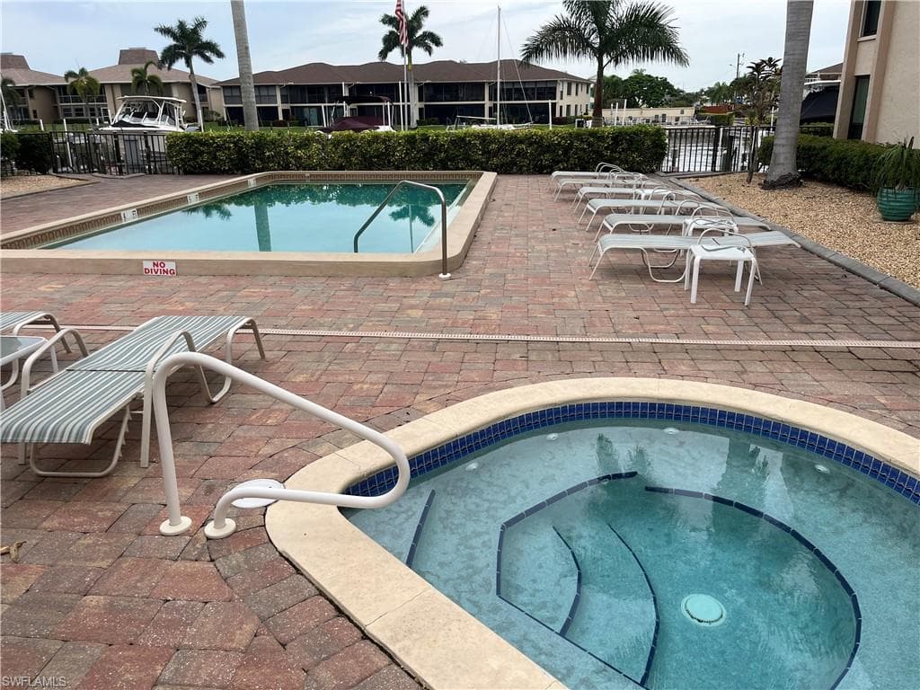 4002 SE 20th PL # 4, CAPE CORAL FL 33904-6