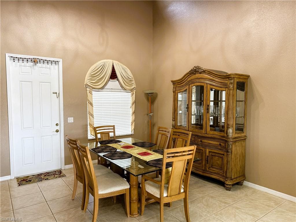 2679 Blue Cypress Lake CT, CAPE CORAL FL 33909-6