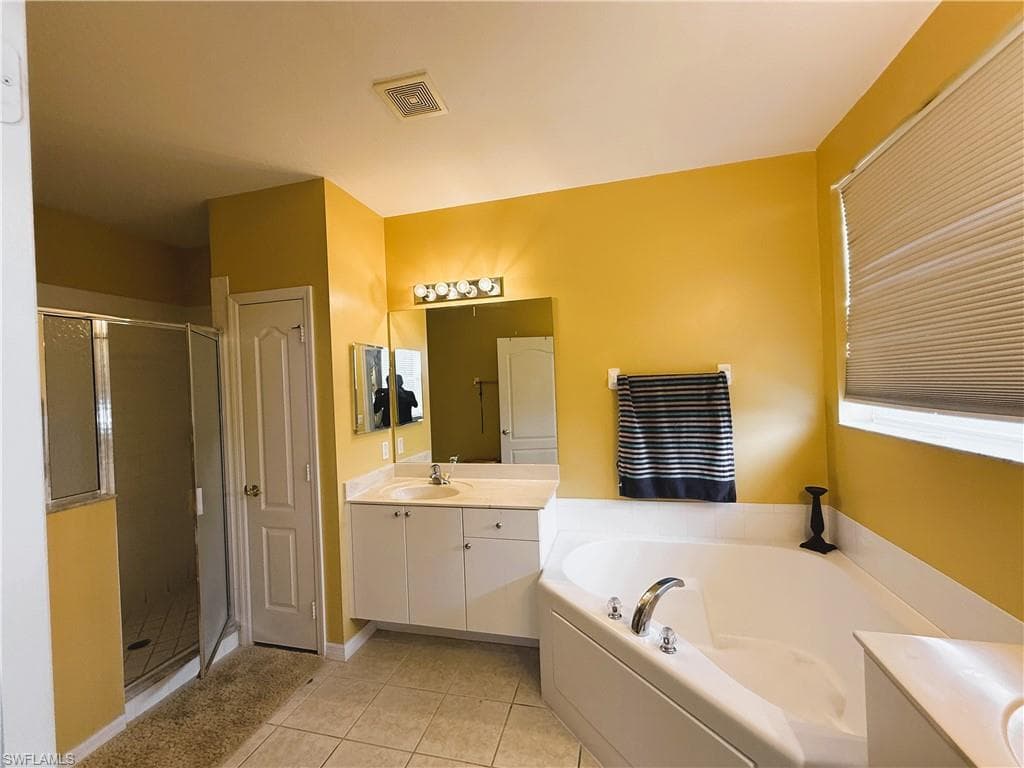 2679 Blue Cypress Lake CT, CAPE CORAL FL 33909-9