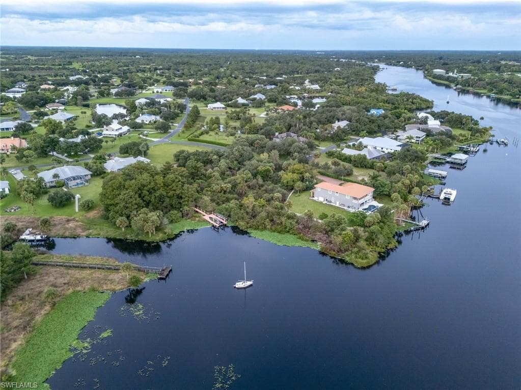 18161 Riverchase CT, ALVA FL 33920-45